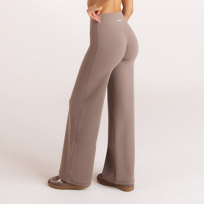 ContourSoft™ Straight-Leg Leggings in Mushroom