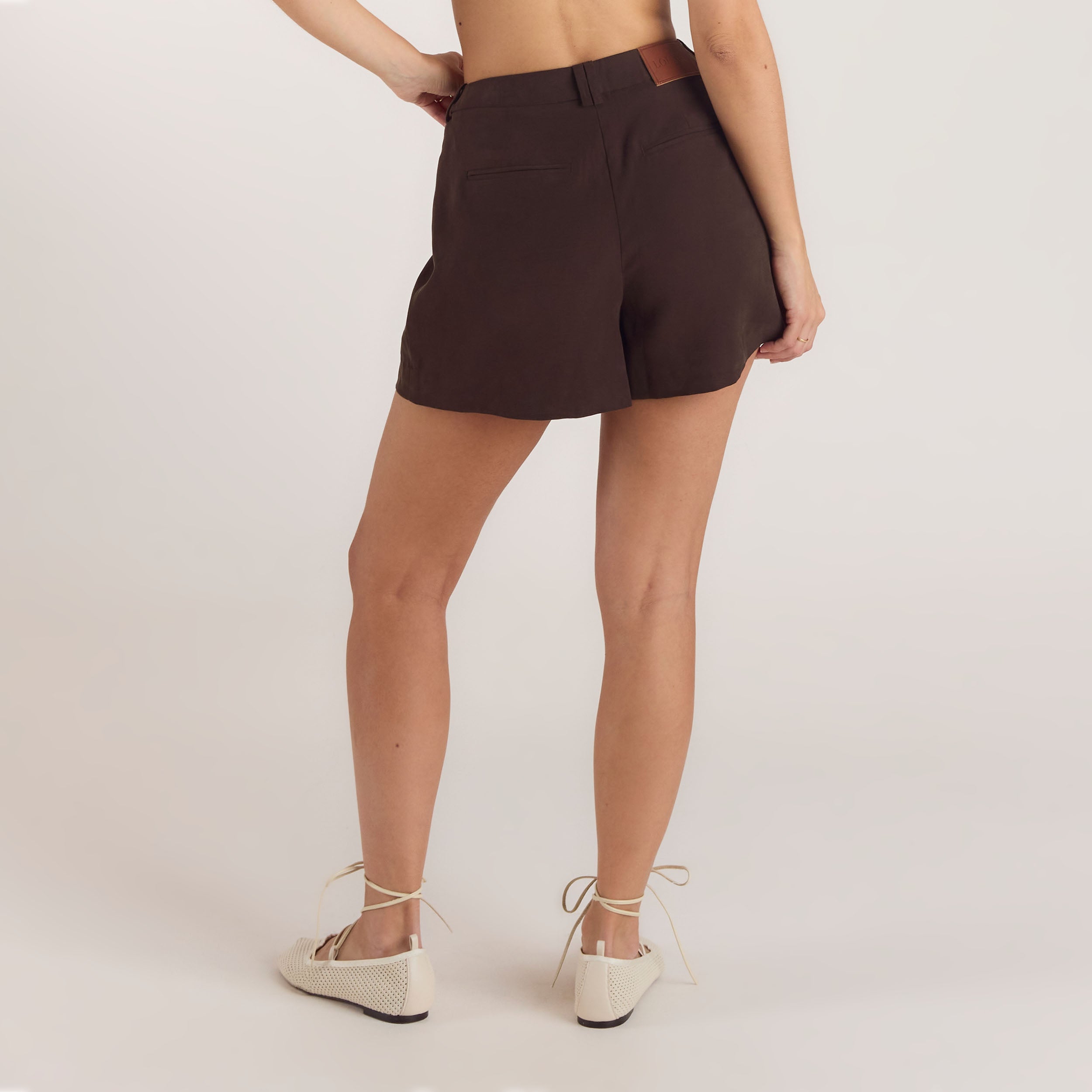 High-Waisted Tailored Shorts | High-Waisted Tailored Shorts - Chocolate