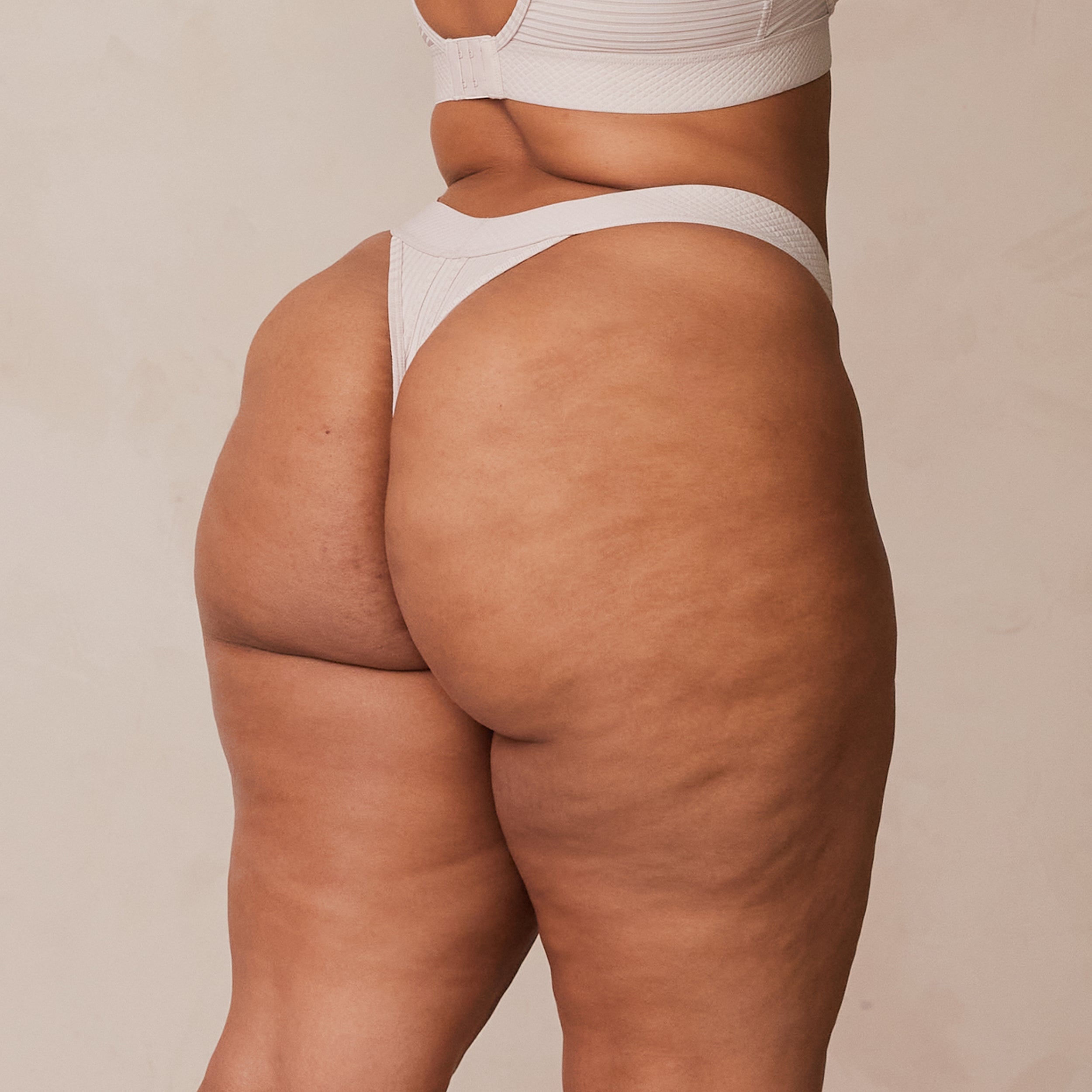 Bare Thong | Leslie, XL